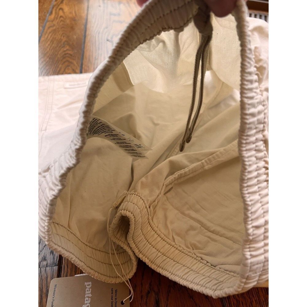 Patagonia 4” Funhoggers Shorts White Undyed Natural Women’s Size Medium - Picture 4 of 6